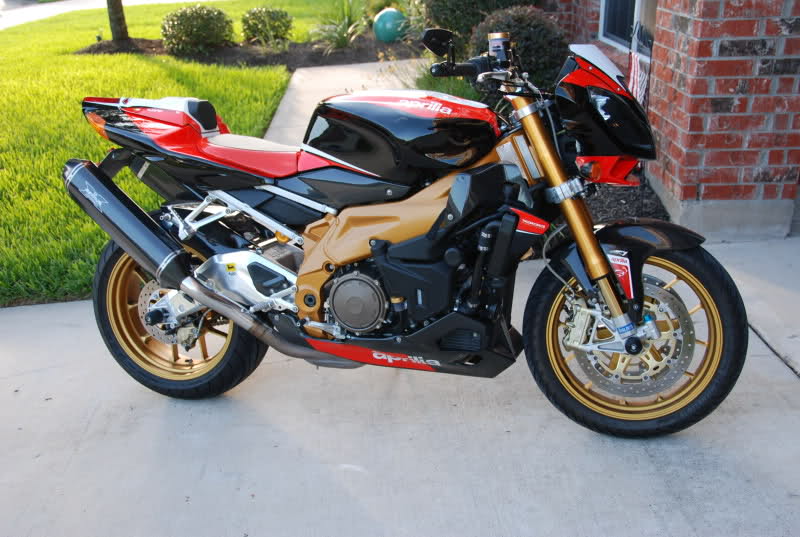 Aprilia-Tuono-Factory-Right-Side.jpg