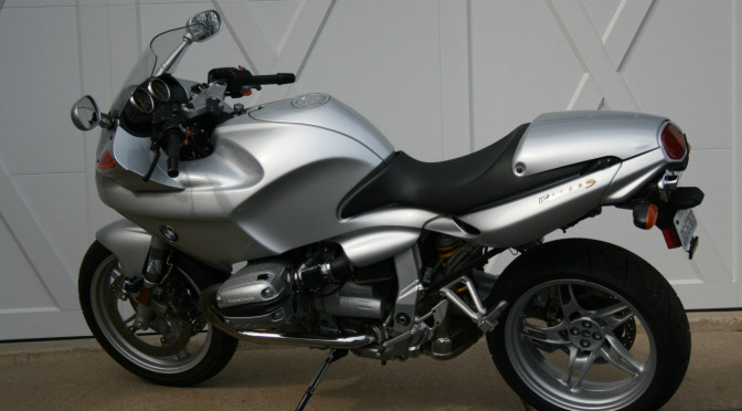 http://www.bike-urious.com/wp-content/uploads/BMW-R1100S-Rear-Left-672x372.jpg