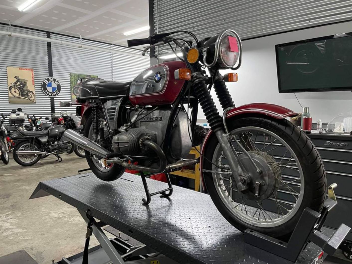 BMW R75-5 – Front Right | Bike-urious