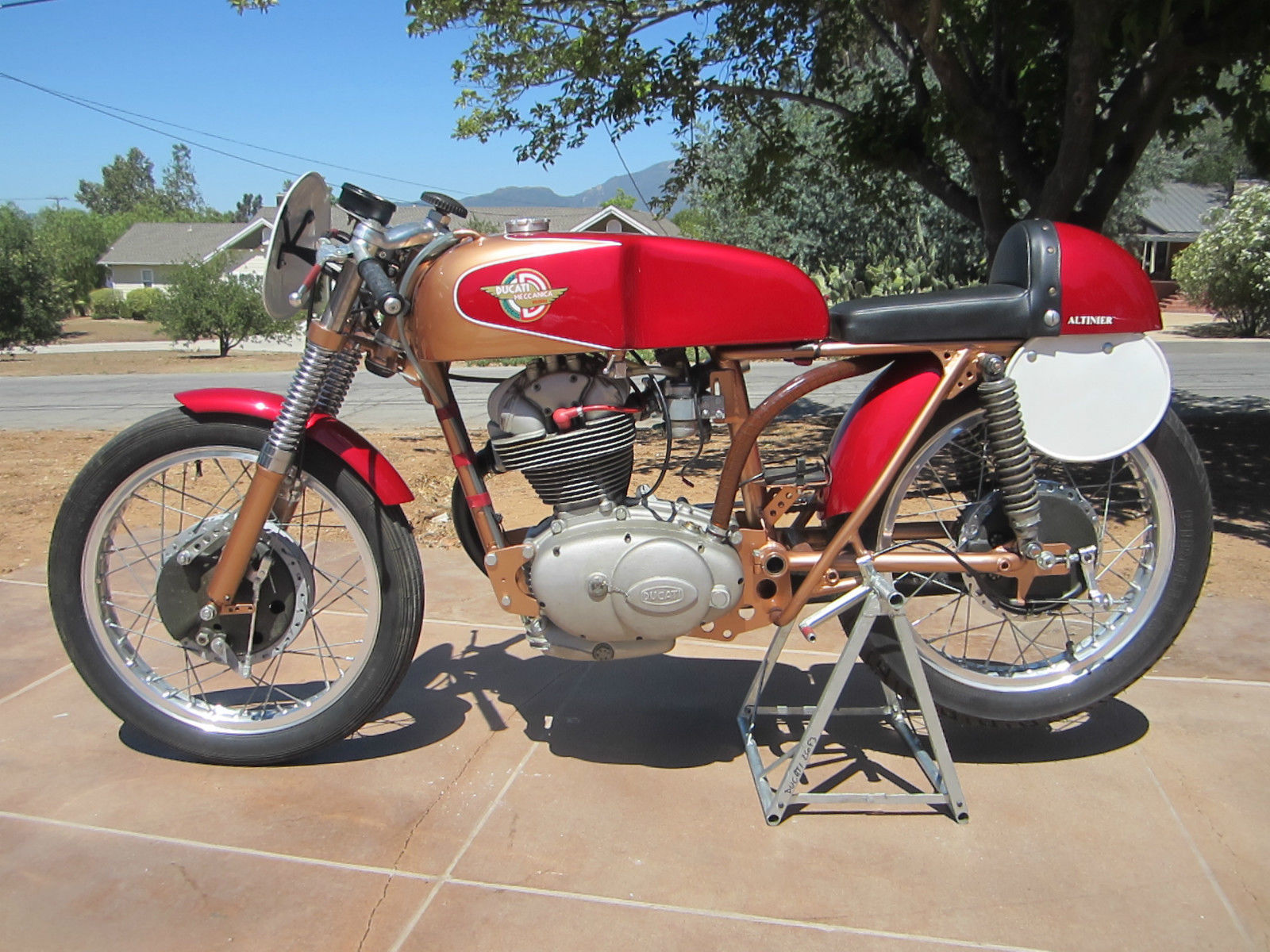 Ducati 250cc F3 Racer – Left Side | Bike-urious