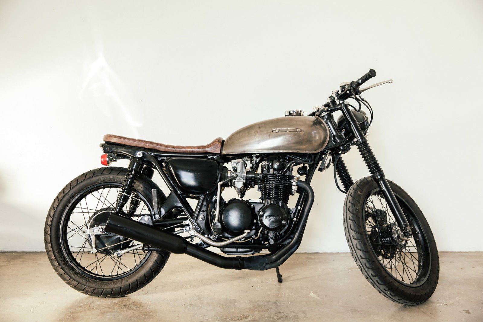 Honda CB500 Cafe Racer – Right Side | Bike-urious