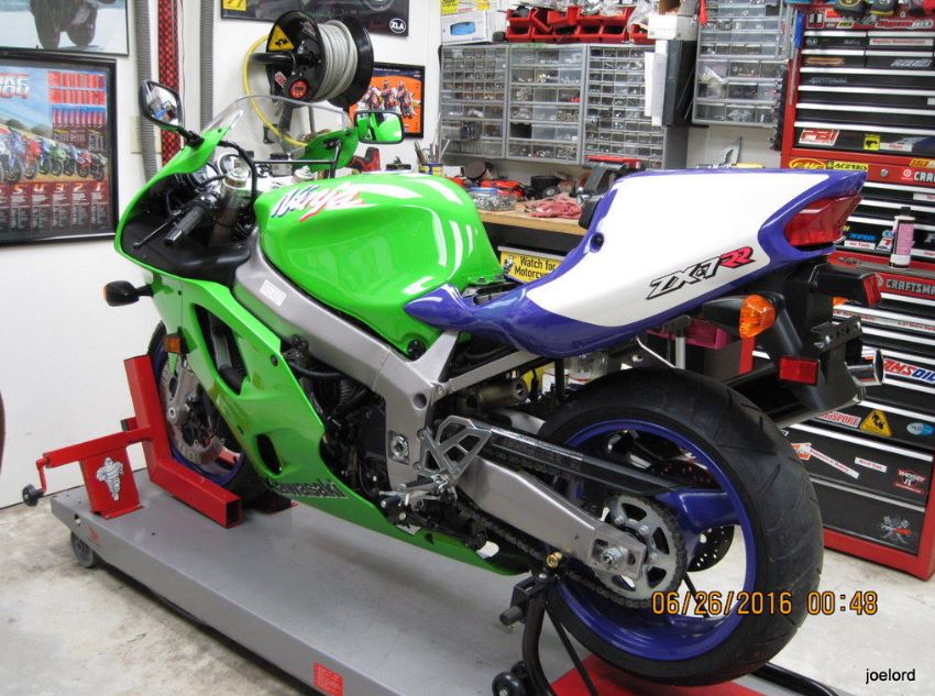 リヤドロ Kawasaki-Ninja-ZX-7RR-Rear-